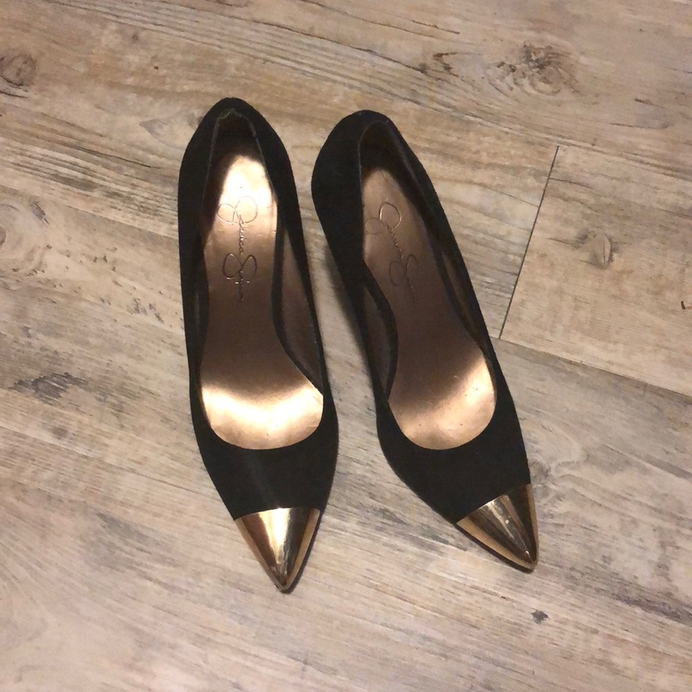 Black gold toe PUMPS